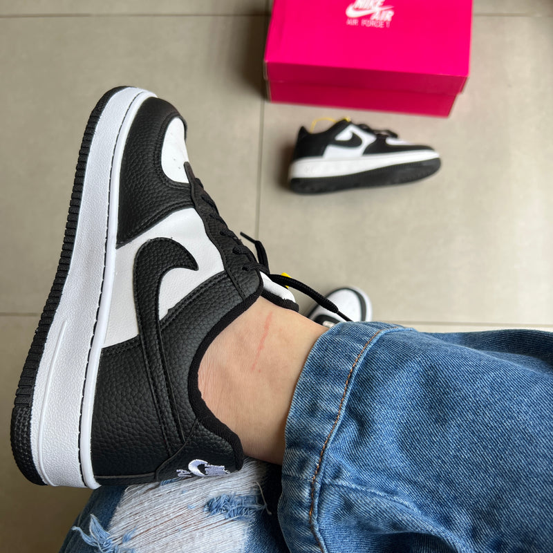 Tênis Nike Air Force Panda