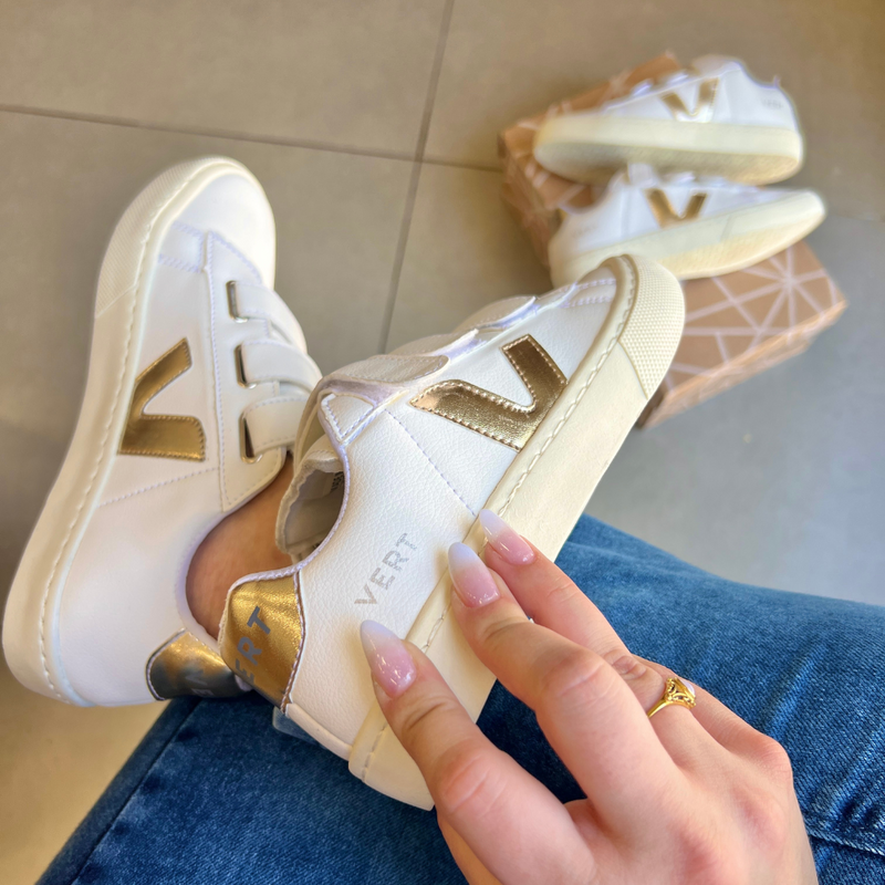 Tênis Vert Velcro Branco e Dourado