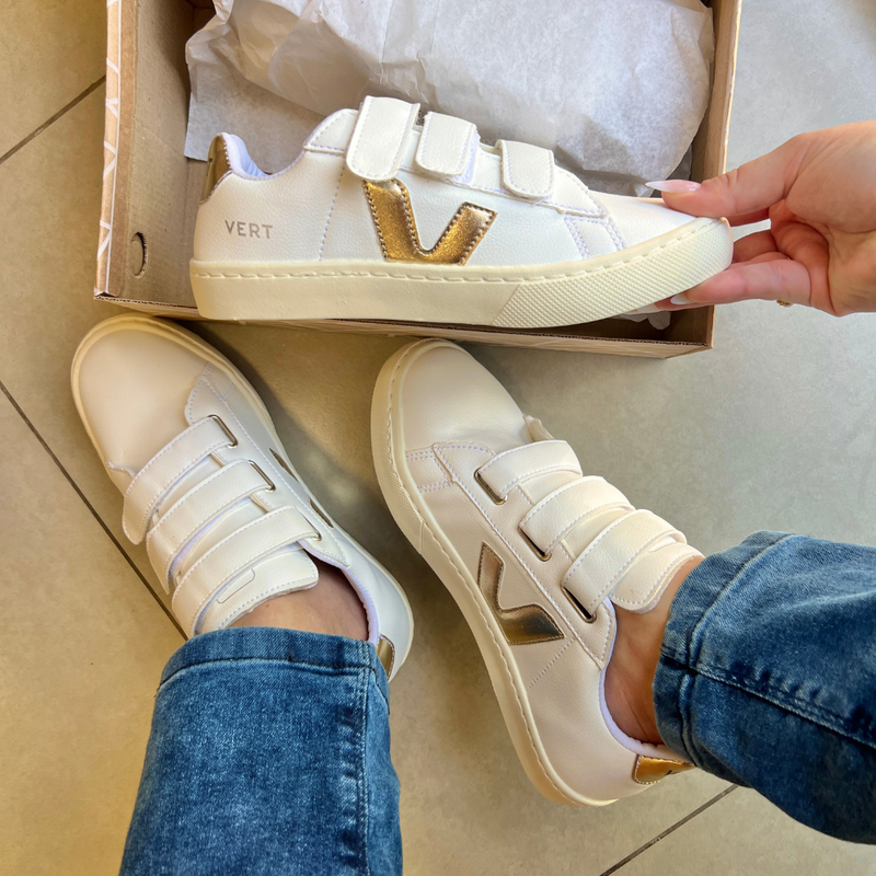 Tênis Vert Velcro Branco e Dourado