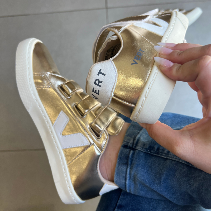 Tênis Vert Velcro Dourado e Branco