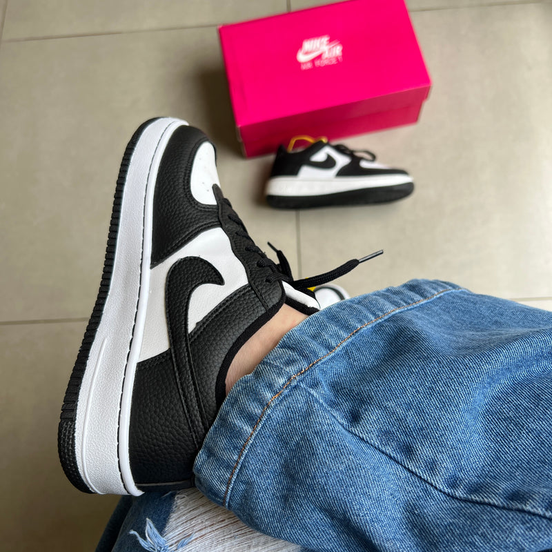 Tênis Nike Air Force Panda