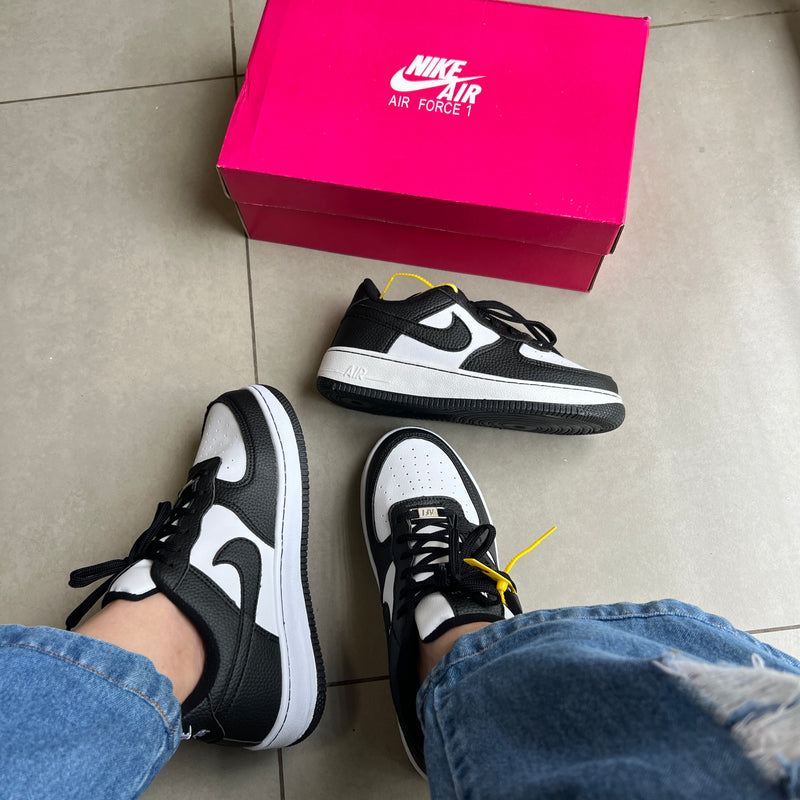 Tênis Nike Air Force Panda