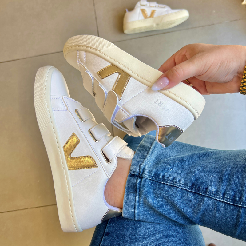 Tênis Vert Velcro Branco e Dourado