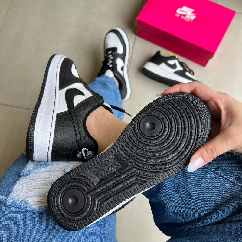 Tênis Nike Air Force Panda