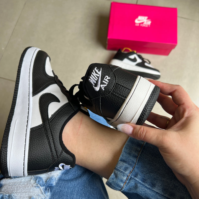 Tênis Nike Air Force Panda