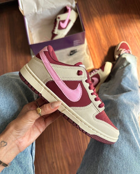 Tênis Nike SB Dunk Bordo Rosa Premium