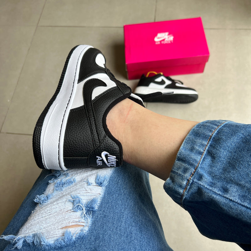 Tênis Nike Air Force Panda