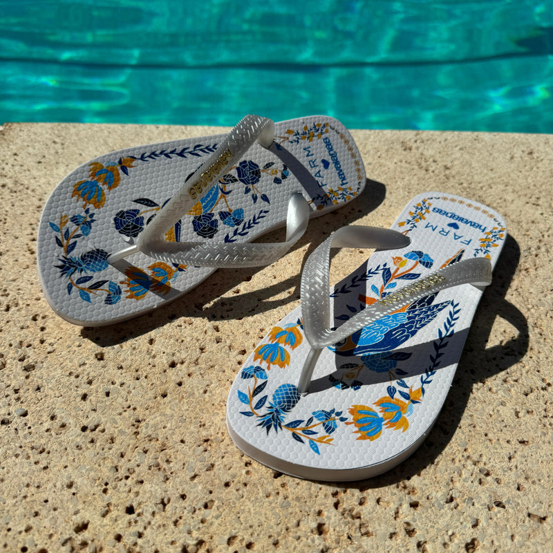 Chinelo Havaianas Farm Tucano Branco e Azul