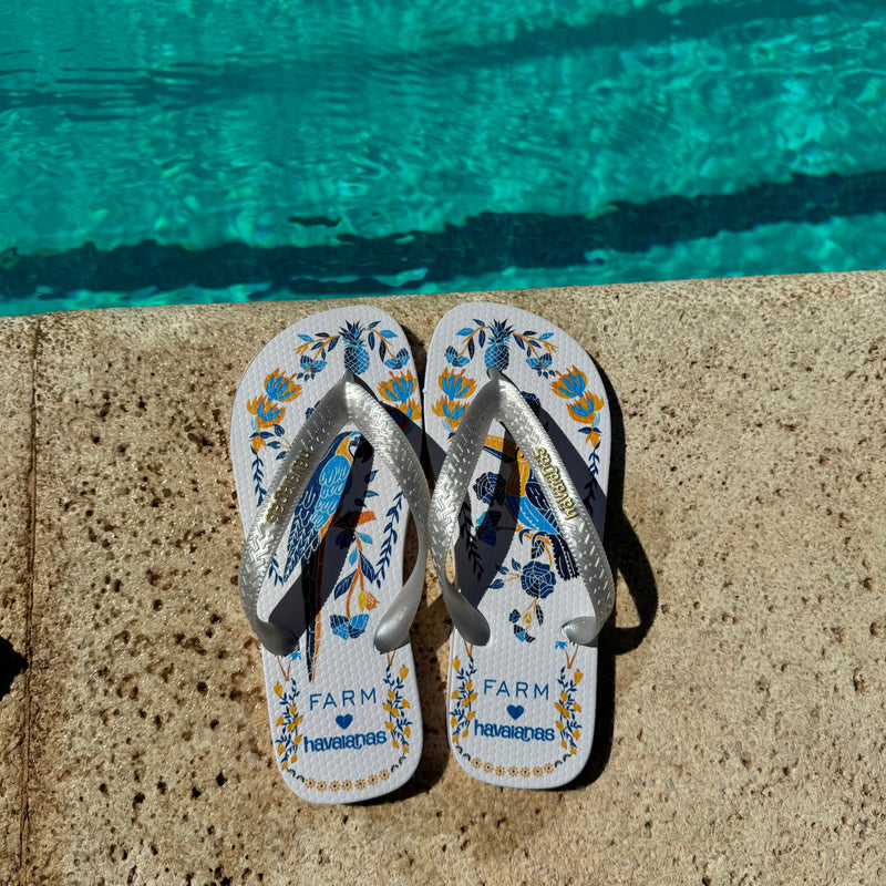 Chinelo Havaianas Farm Tucano Branco e Azul