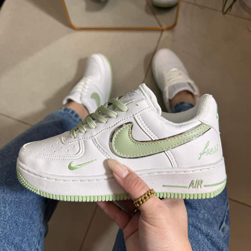 Tênis Nike Air Force Grama Pingente 2.0