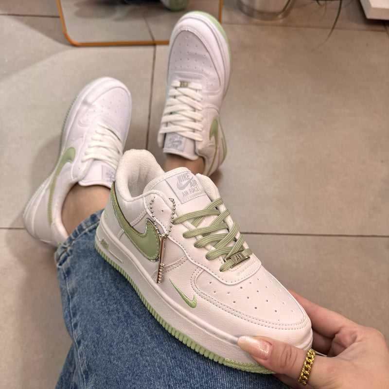 Tênis Nike Air Force Grama Pingente 2.0