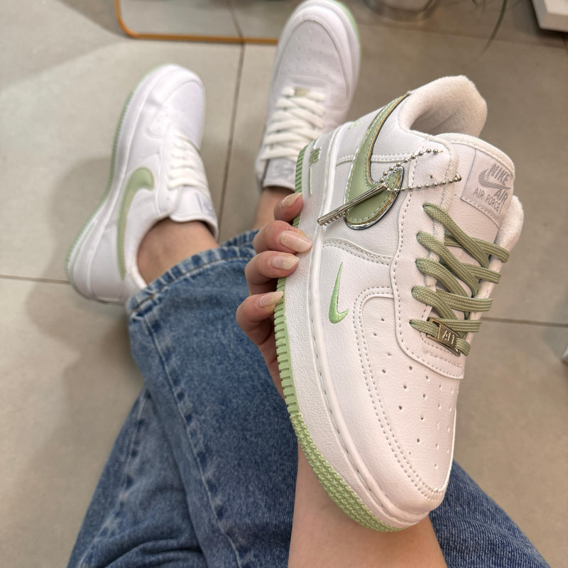 Tênis Nike Air Force Grama Pingente 2.0