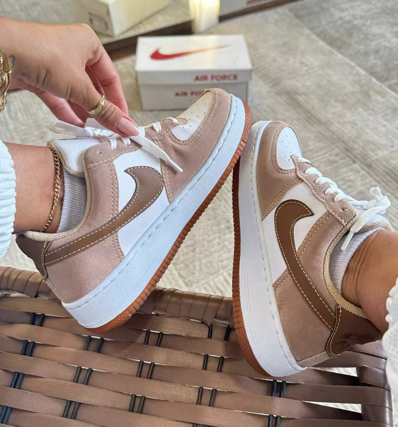 Tênis Nike Air Force Caramelo Camurça