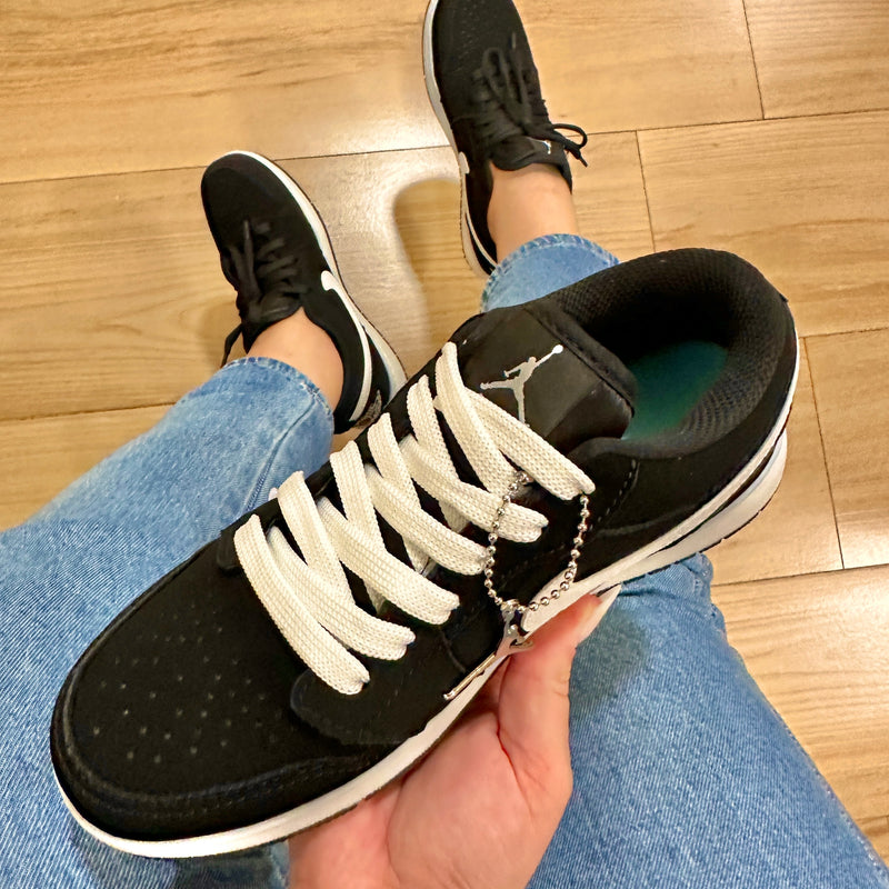 Tênis Nike Air Force Jordan Camurça Preto e Branco