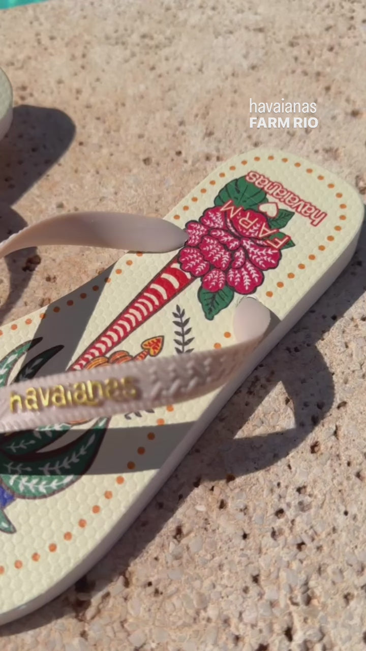 Chinelo Havaianas Farm Rio Tucano Amarelo