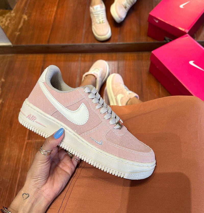 Tênis Nike Air Force 1 Flamingo Jeans Rose